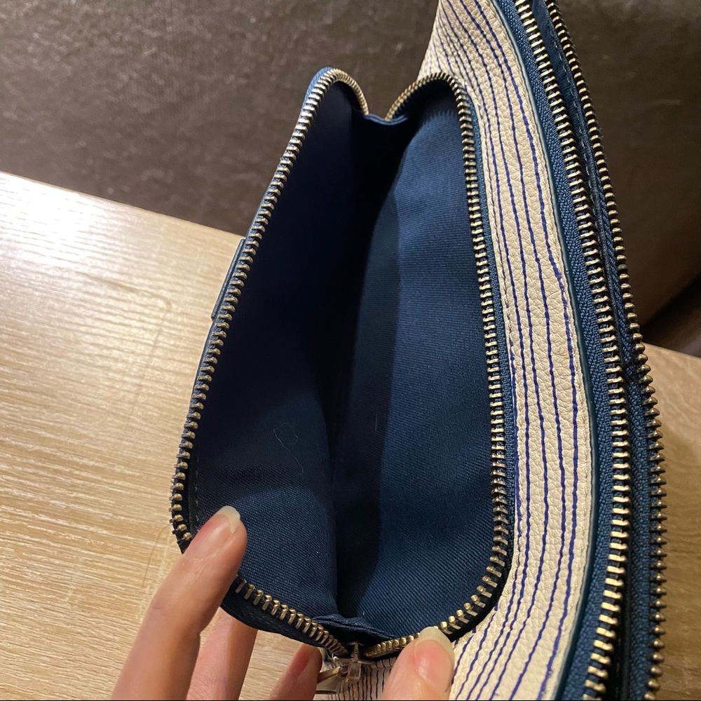 Small Leather Fossil Crossbody - Picture 11 of 12